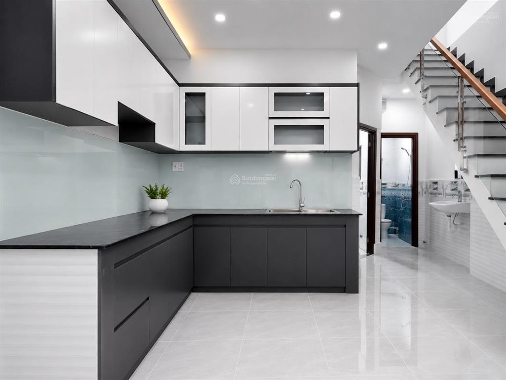 Dt 55m2 5.6tỷ mặt tiền khu bàu cát xe hơi đậu cửa. 2 tầng nở hậu chủ đang gấp bán