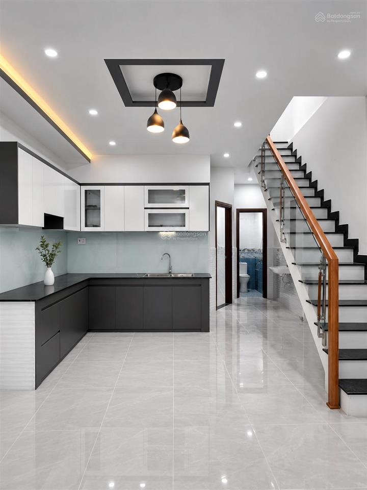 Dt 55m2 5.6tỷ mặt tiền khu bàu cát xe hơi đậu cửa. 2 tầng nở hậu chủ đang gấp bán