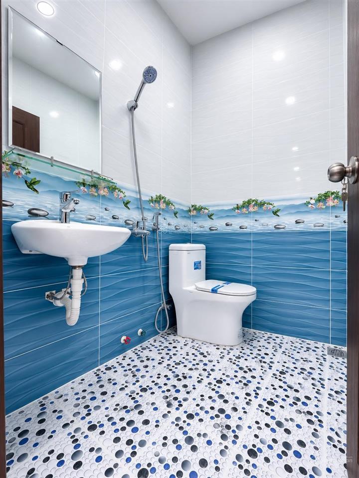 Dt 55m2 5.6tỷ mặt tiền khu bàu cát xe hơi đậu cửa. 2 tầng nở hậu chủ đang gấp bán