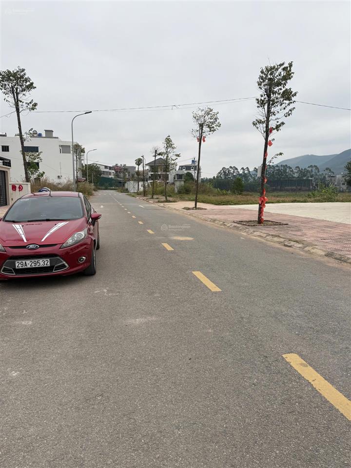 Bán đất thị trấn đồi ngô, lục nam, tỉnh bắc giang 85 m2  mặt tiền 5m. đường 16m. giá 2,2 tỷ