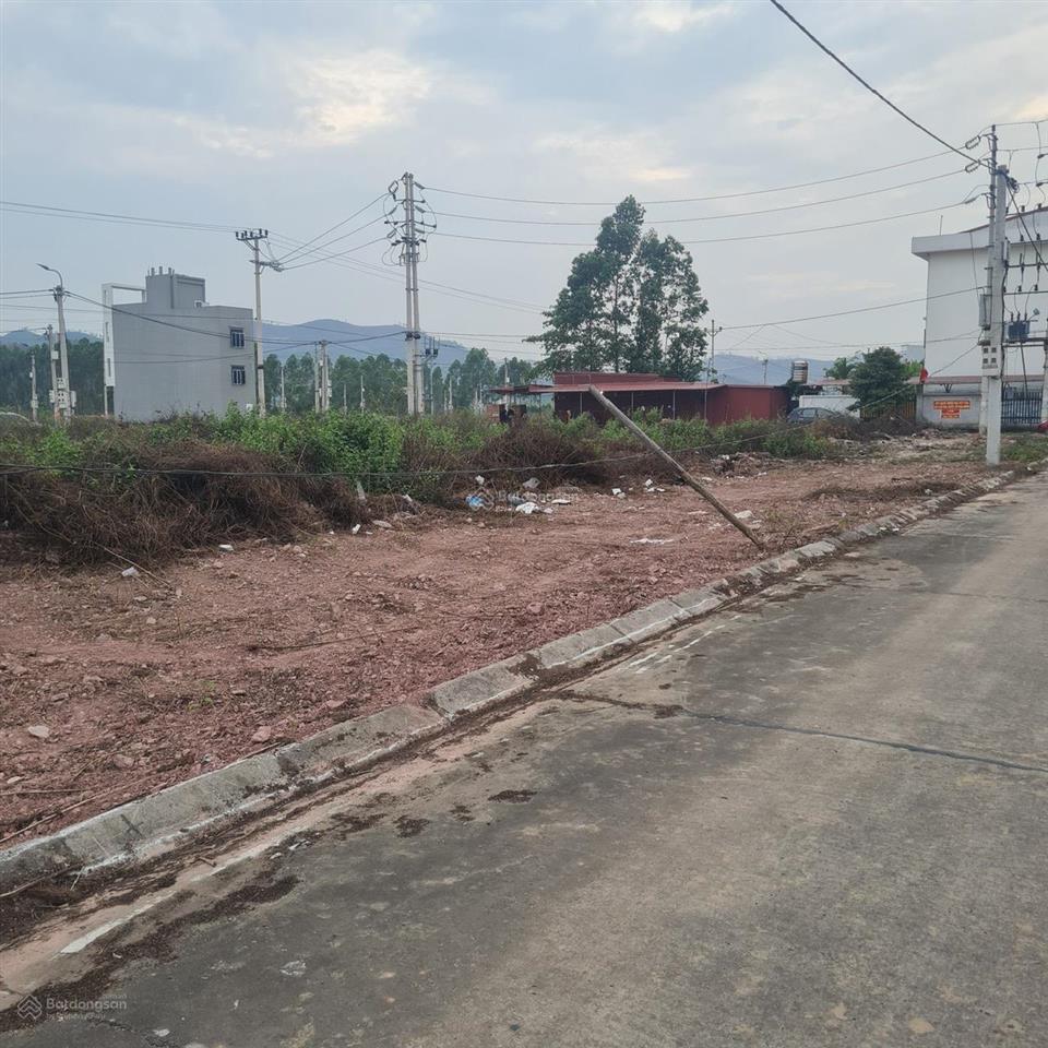Bán đất khu đô thị dịch vụ nội hoàng, yên dũng, bắc giang. 72m2, mt 4,5m. đường 12m. giá 2,5 tỷ