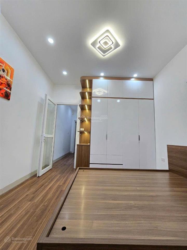 Kim giang ngõ thông, 2 thoáng. diện tích 35m x 5 tầng. full nội thất. ô tô 50m. gấp gấp.  0989388