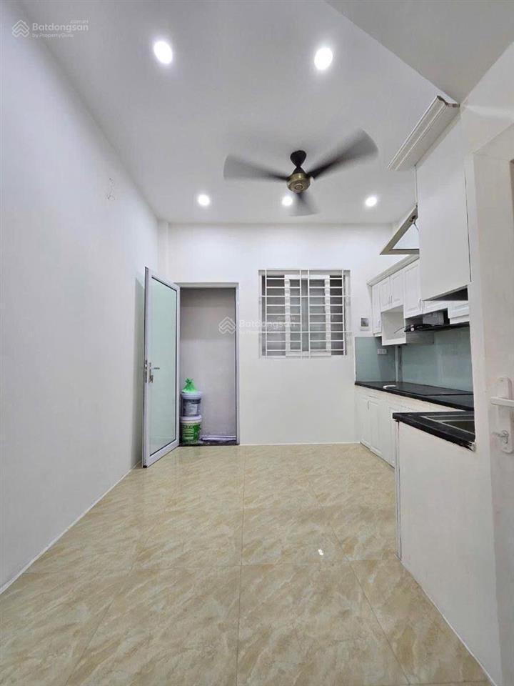 Kim giang ngõ thông, 2 thoáng. diện tích 35m x 5 tầng. full nội thất. ô tô 50m. gấp gấp.  0989388