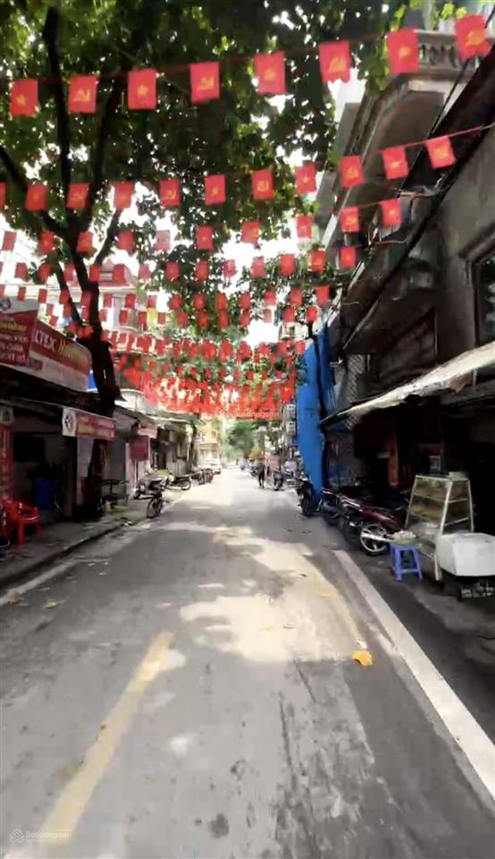 Mặt phố giáp giải phóng. diện tích 90m mặt tiền 4.5m. giá 30 tỷ. 0989 388 ***.