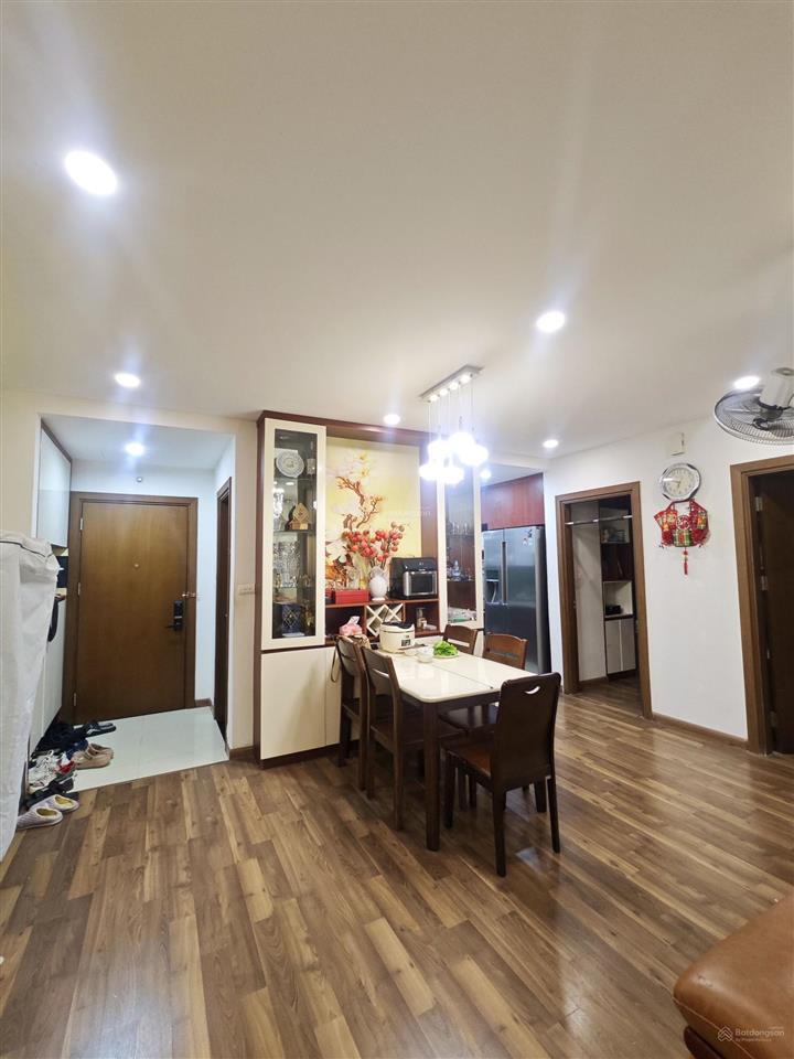 Căn hộ goldmark city 94m2 3 ngủ 2 wc. căn góc. tầng cao. giá 8 tỷ hơn. có slot ô tô.  0989 388 ***