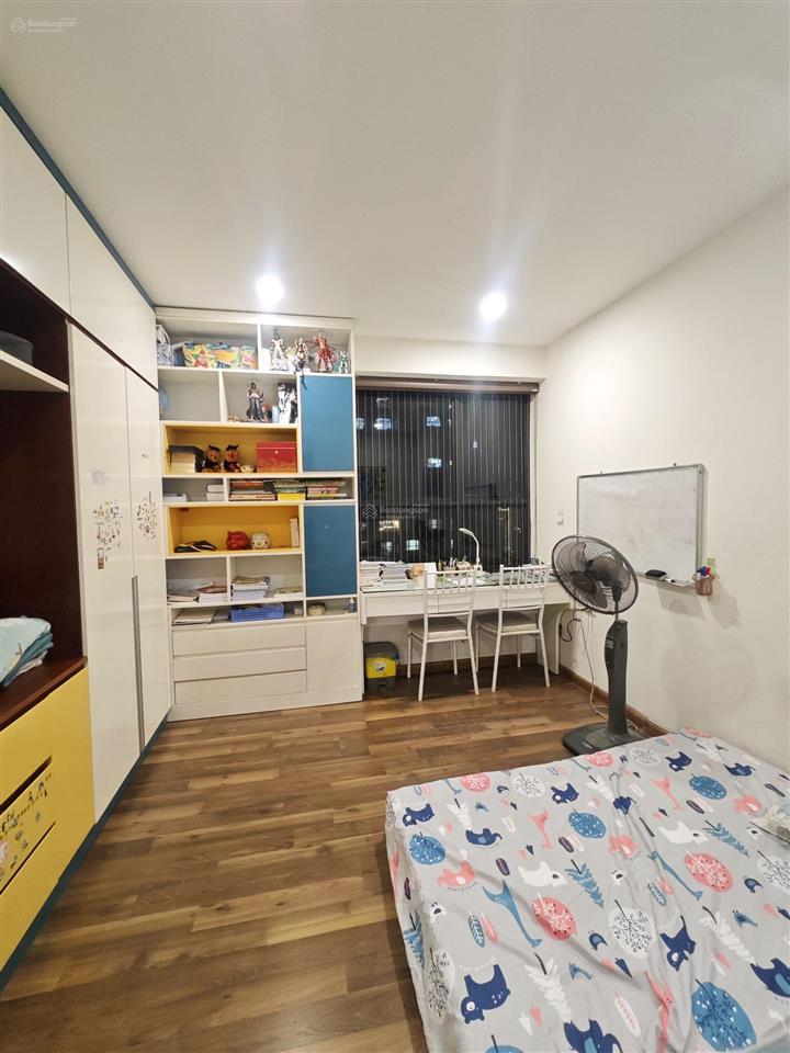 Căn hộ goldmark city 94m2 3 ngủ 2 wc. căn góc. tầng cao. giá 8 tỷ hơn. có slot ô tô.  0989 388 ***