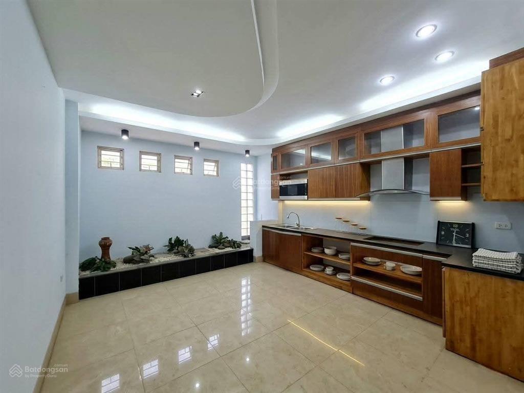 Ngụy như kon tum phân lô ô tô qua nhà. 2 thoáng vĩnh viễn. diện tích 50m x 5tầng. giá 17 tỷ hơn.