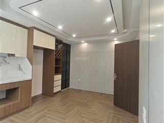 Phân lô ô tô tránh  kinh doanh  ngõ thông. cách mặt phố 30m. nhà 6 tầng thang máy ở luôn.