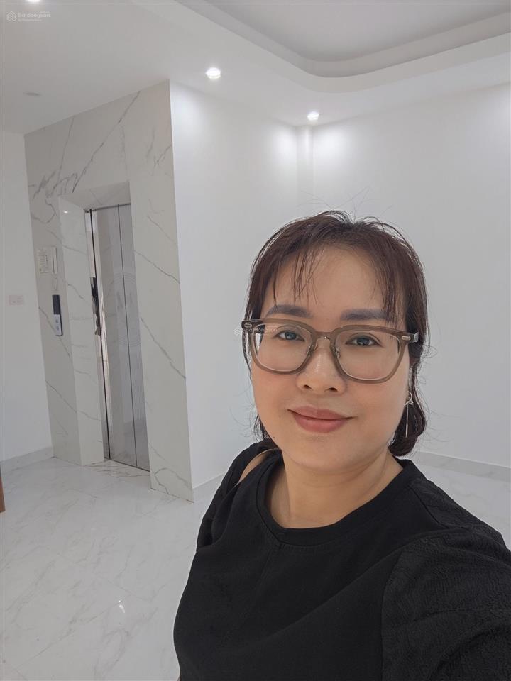 Phân lô ô tô tránh  kinh doanh  ngõ thông. cách mặt phố 30m. nhà 6 tầng thang máy ở luôn.