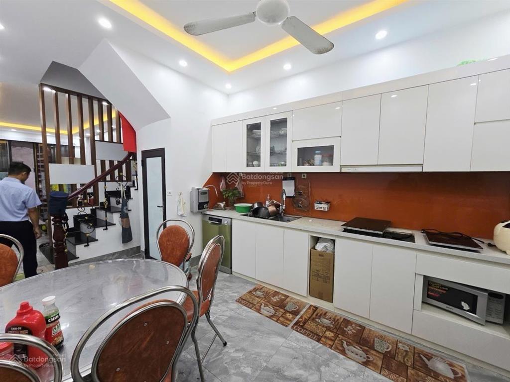 Vũ hữu dân xây đẹp ở luôn. 20m ra mặt phố. diện tích 42m x 4 tầng. tặng nội thất xịn.