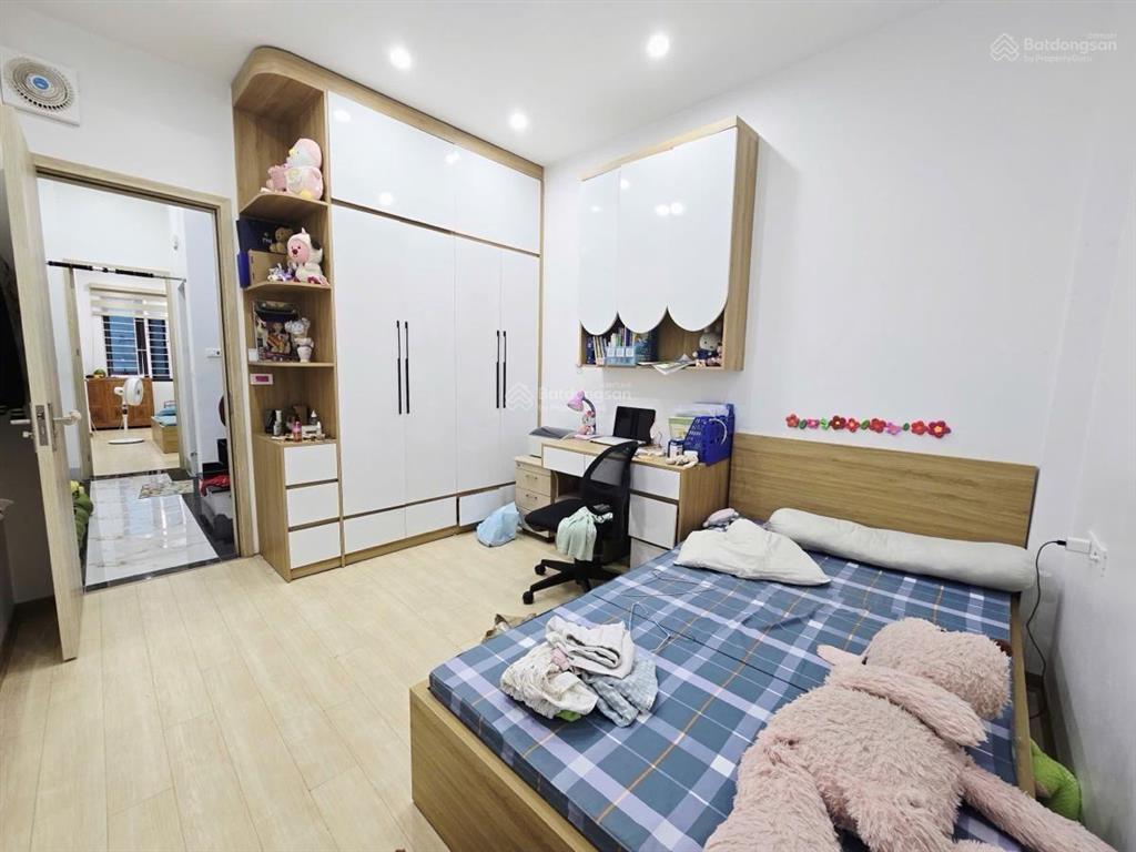 Vũ hữu dân xây đẹp ở luôn. 20m ra mặt phố. diện tích 42m x 4 tầng. tặng nội thất xịn.