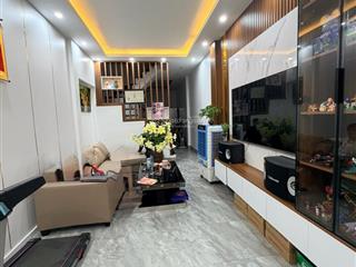 Vũ hữu dân xây đẹp ở luôn. 20m ra mặt phố. diện tích 42m x 4 tầng. tặng nội thất xịn.