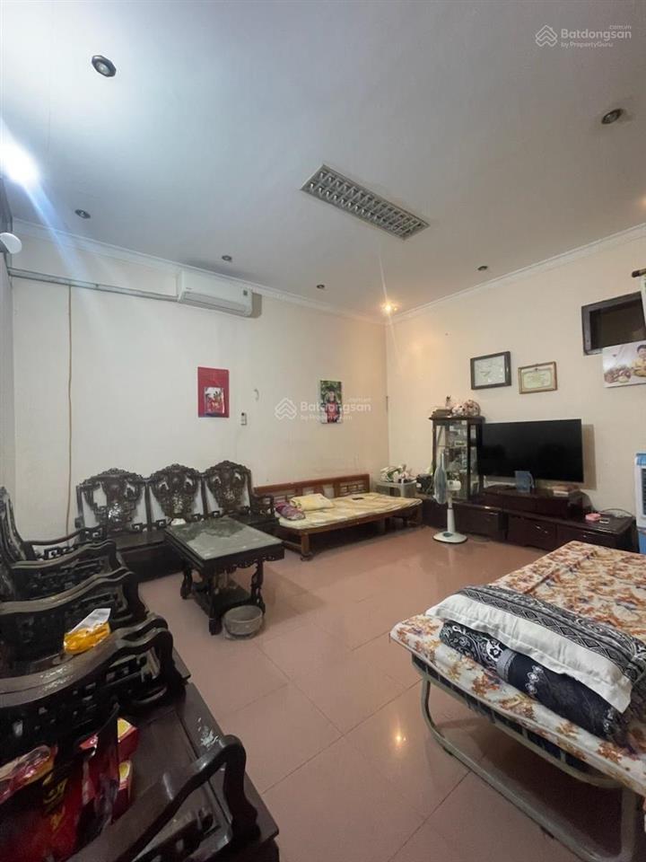 Mặt phố thanh xuân  giao cắt lê văn lương, tố hữu. diện tích 101m mặt tiền 5.5m. giá 33 tỷ.