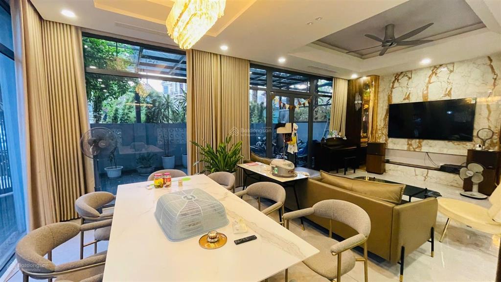 Biệt thự lô góc 208m mặt tiền 27.7m. nhà đẹp ở luôn. kinh doanh văn phòng.  0989 388 ***