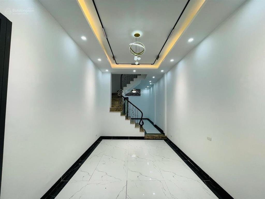 Tô vĩnh diện phân lô ô tô con lùi cửa nhà. nhà 2 thoáng. nở hậu. 45m 4 ngủ. giá 15 tỷ hơn.