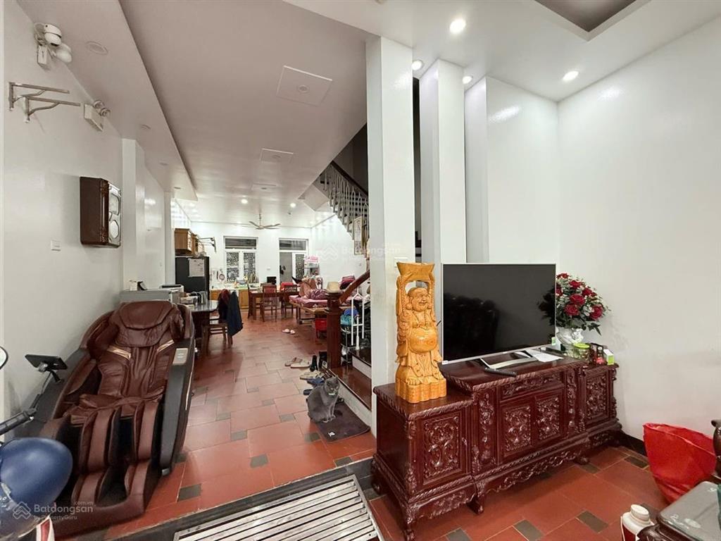 Nguyễn văn lộc phân lô ô tô tránh, kinh doanh, vỉa hè, gần hồ. dt gần 80m2 x 4 tầng. giá 26 tỷ hơn