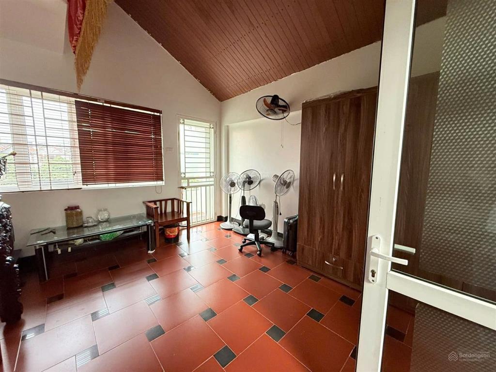 Nguyễn văn lộc phân lô ô tô tránh, kinh doanh, vỉa hè, gần hồ. dt gần 80m2 x 4 tầng. giá 26 tỷ hơn