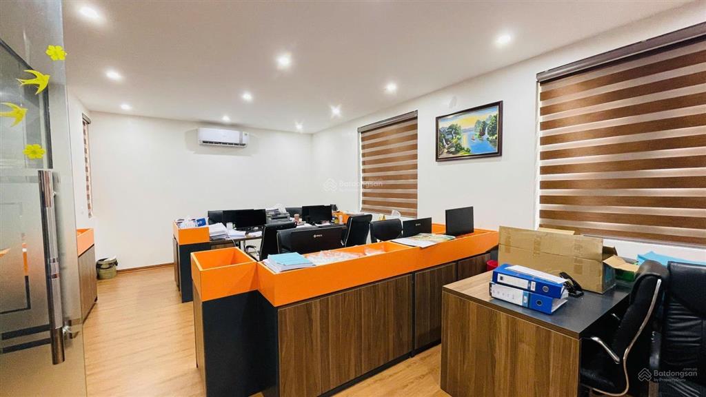 Bán gấp biệt thự tại kđt mới dương nội. gần c.v thiên văn. diện tích 180m mt 10m. giá 194tr/m.