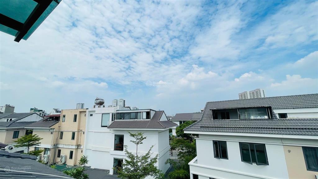 Bán gấp biệt thự tại kđt mới dương nội. gần c.v thiên văn. diện tích 180m mt 10m. giá 194tr/m.