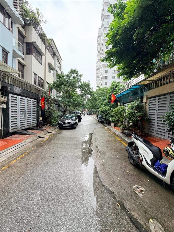 Hoàng ngân diện tích 87m mặt tiền 5m. ô tô tránh, vào nhà. cách mặt phố 10m. giá 26 tỷ.  ms. diệp