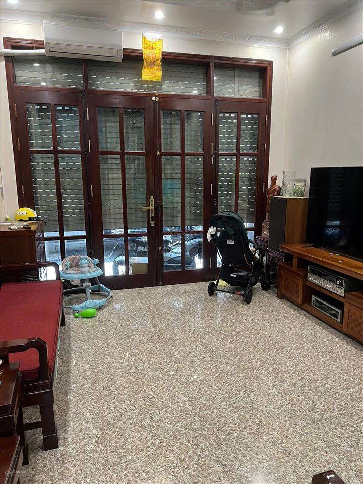 Tô vĩnh diện ô tô vào nhà 42m x 4 tầng. nhà dân xây ở ngay. mặt ngõ kinh doanh. giá 17 tỷ