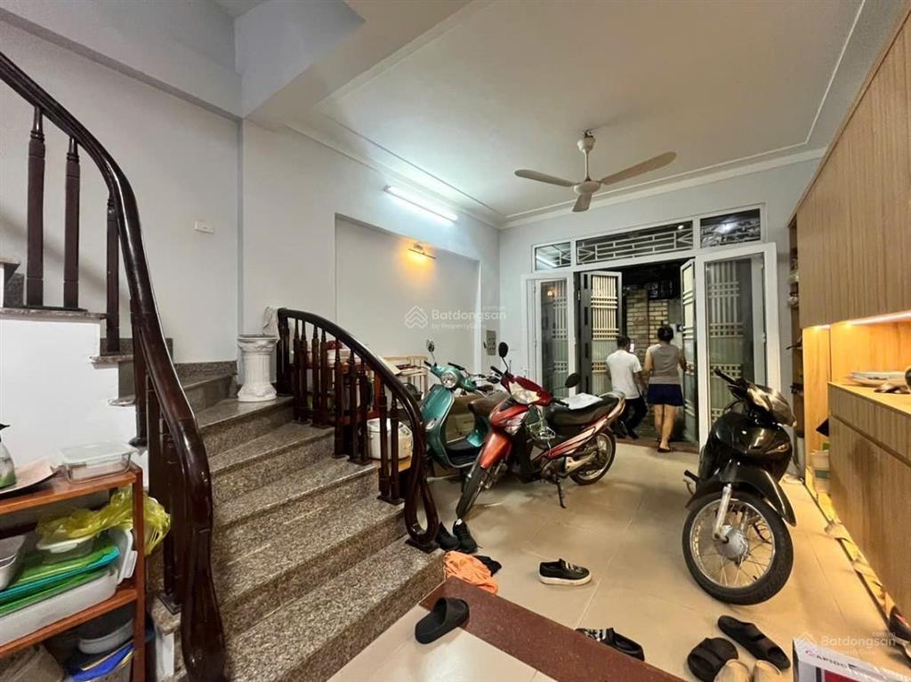 Nhà ngõ 192 kim giang. diện tích 57m2. hai thoáng trước sau. dân xây. giá đẹp 12 tỷ hơn