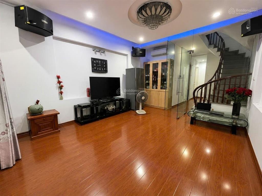 Nhà ngõ 192 kim giang. diện tích 57m2. hai thoáng trước sau. dân xây. giá đẹp 12 tỷ hơn