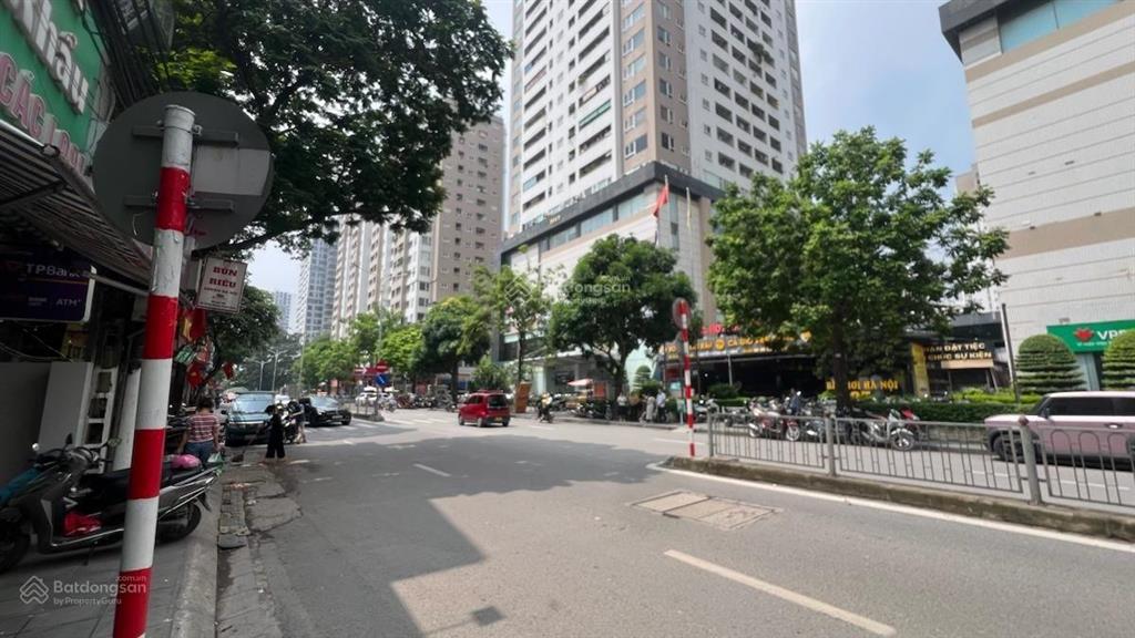 Vũ trọng phụng diện tích 55m2 mặt tiền 4,1m 2 thoáng. mặt ngõ thông cách mặt phố 10m. giá 13 tỷ hơn