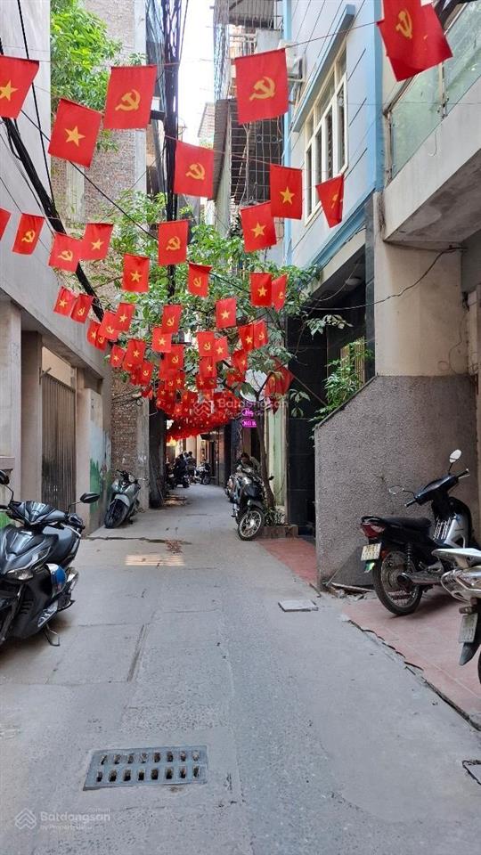 Vũ trọng phụng  quan nhân nhà mặt ngõ thông kinh doanh tốt. ô tô qua nhà. diện tích 45m x 4 tầng.