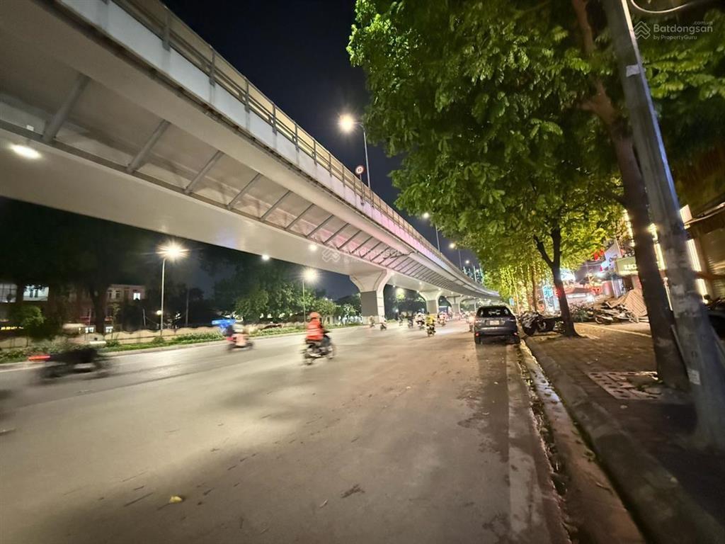 Mặt phố trường chinh 196m mặt tiền 7.5m xây building quá đẹp. giá 270tr/m.  ms. diệp 0989 388 ***
