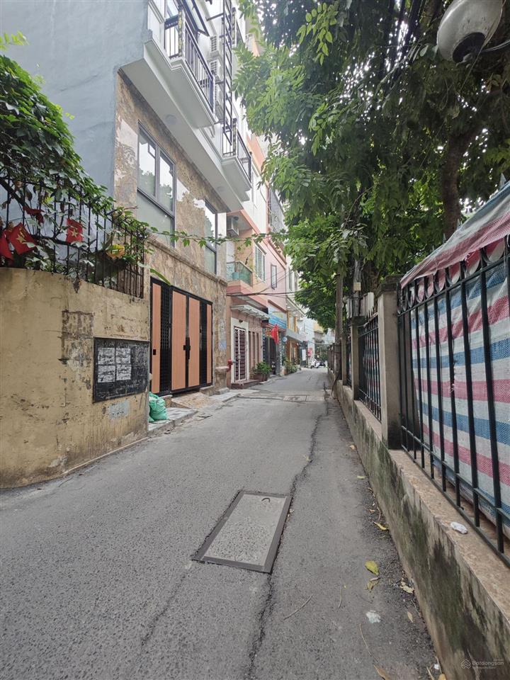 Ngã tư sở 176m2 mặt tiền 7m. ô tô vào nhà. ngõ thông kinh doanh. giá 187tr/m2.  0989 388 *** để xem