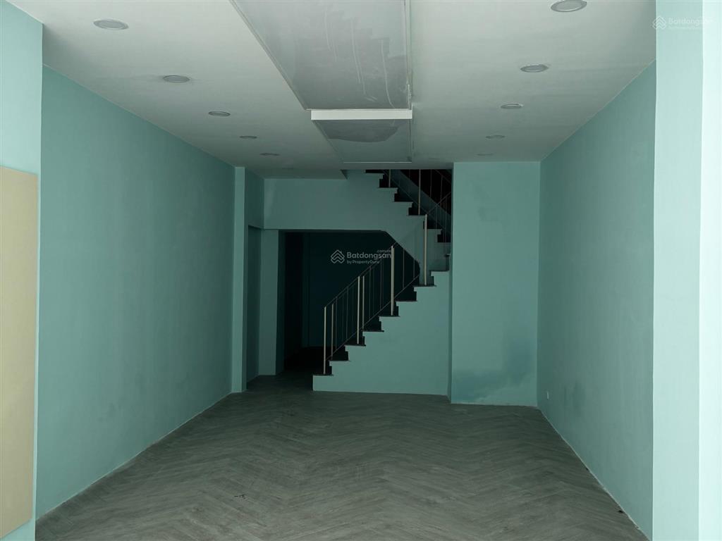 Cho thuê nhà mặt tiền góc ngã ba đường sư vạn hạnh, quận 10, 51 triệu/th, 260m2