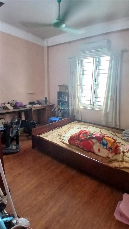 Em cần bán căn tập thể kim liên sổ to 56m2/75m2  mặt phố ô tô lô góc  nhà nguyên bản!