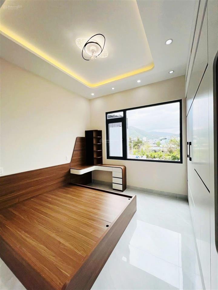 Bán nhà mặt tiền 4 tầng hà thanh đống đa phường quy nhơn , 84m2 , giá 5 tỷ 5zz, gần đồng gia viên