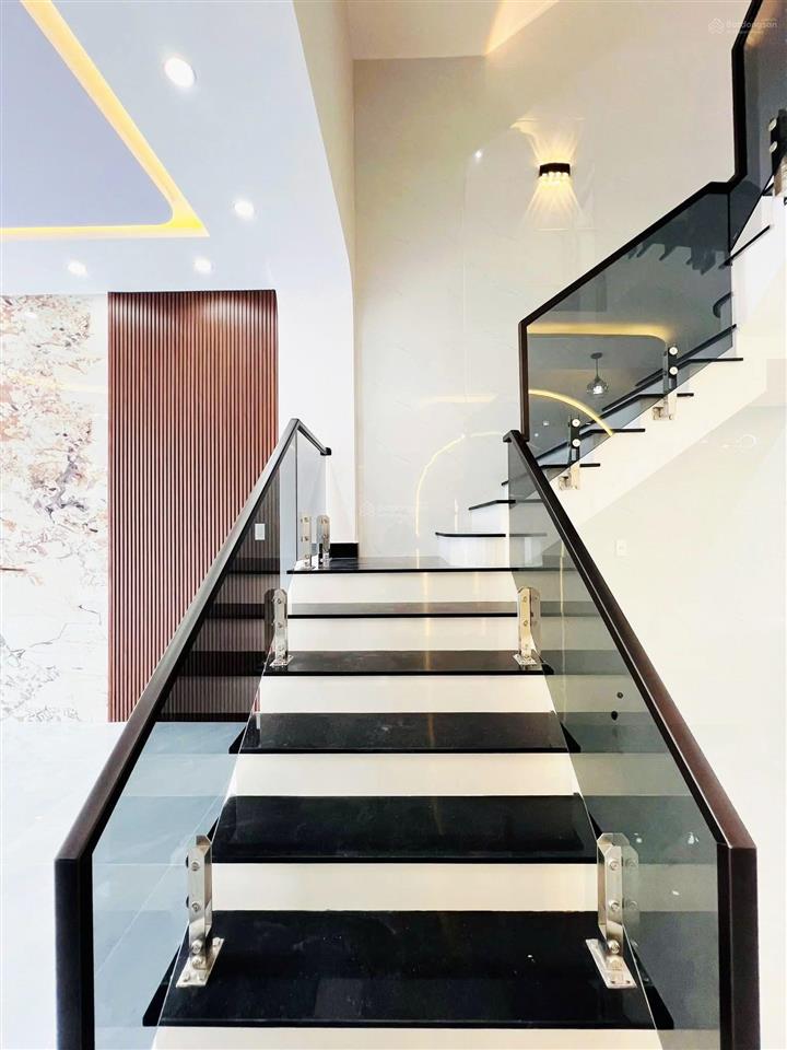 Bán nhà mặt tiền 4 tầng hà thanh đống đa phường quy nhơn , 84m2 , giá 5 tỷ 5zz, gần đồng gia viên
