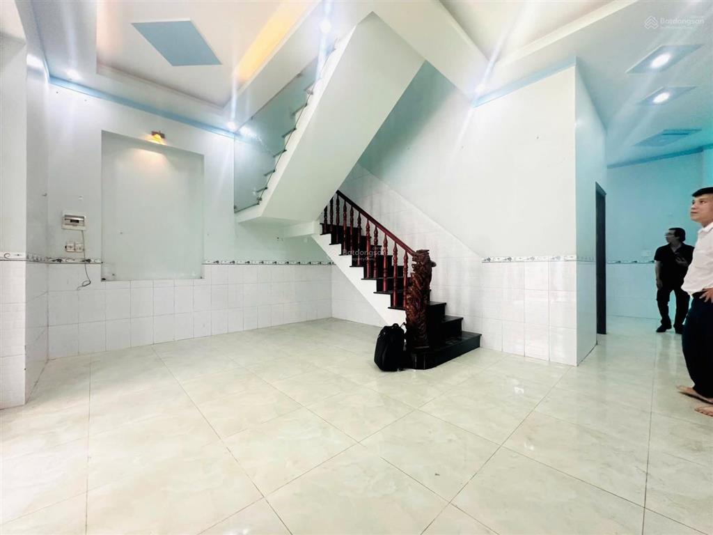 Bán nhà trệt lầu 3p ngủ, xây dựng kiên cố, gần trường võ minh đức. phú thọ, tp thủ dầu một cũ