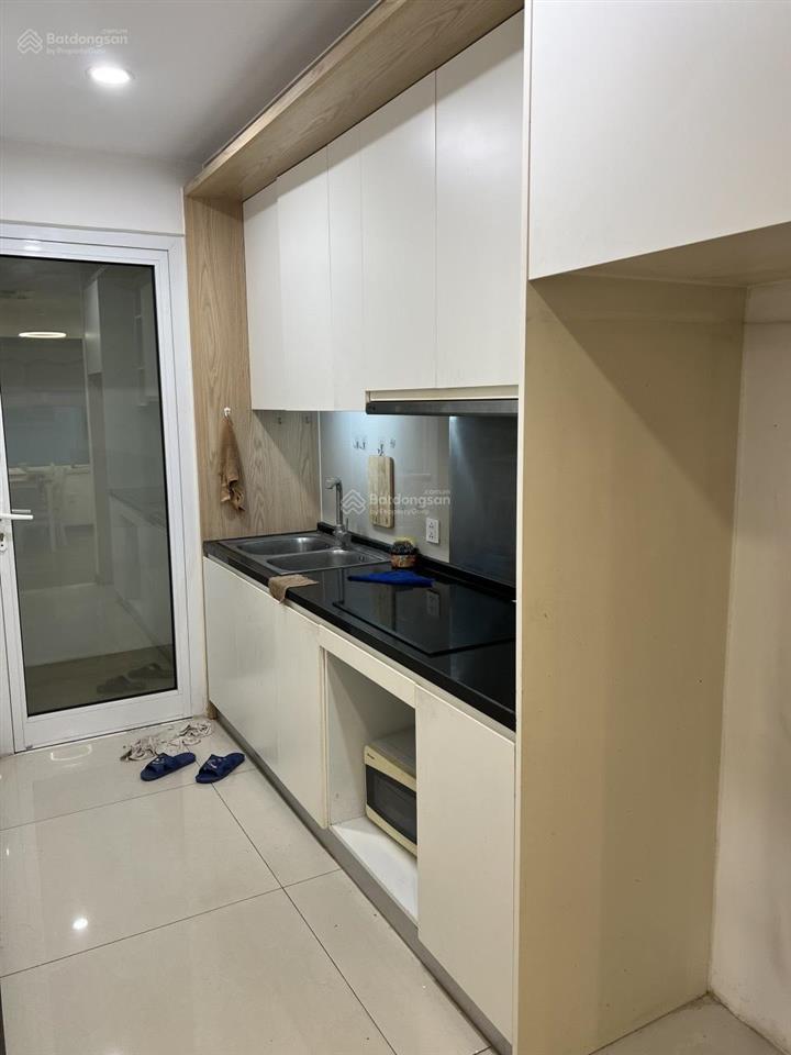 Cho thuê lâu dài căn hộ 2 phòng ngủ, 70m, đầy đủ nội thất, giá 12.5tr/th  vào ở được ngay, tầng 19