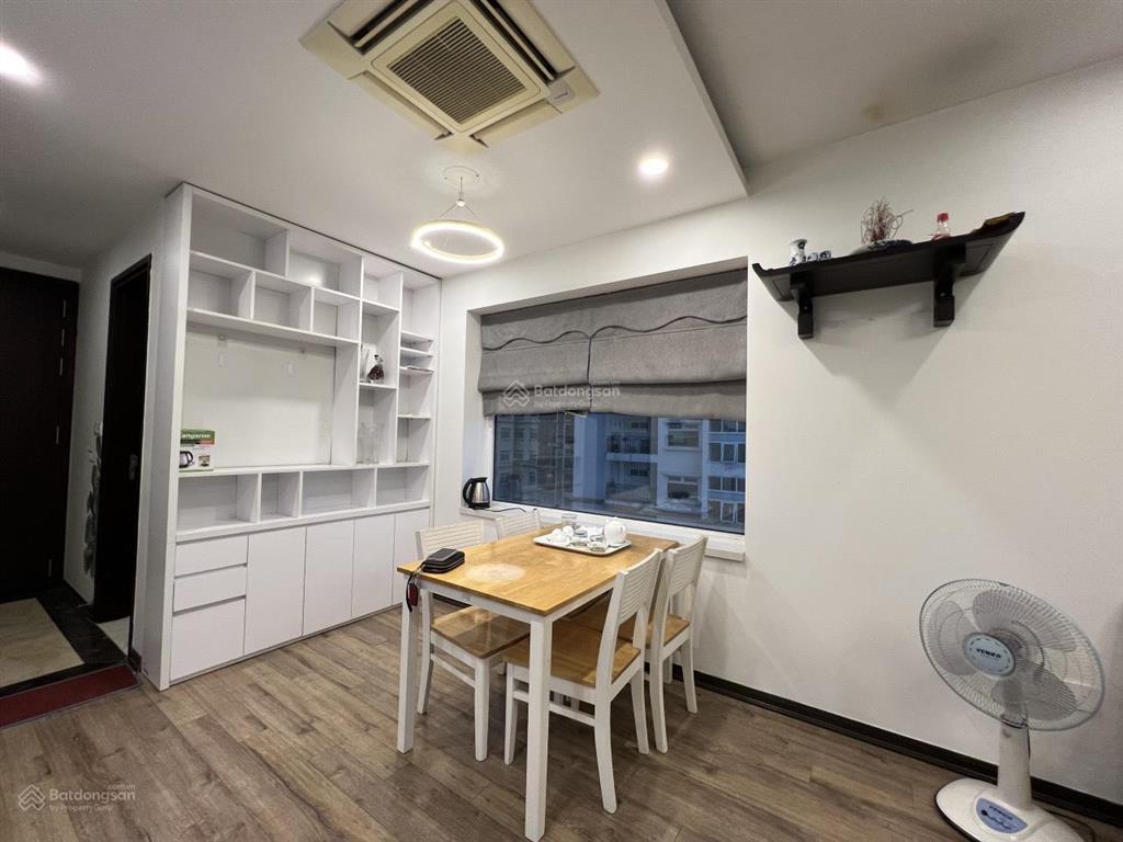 Cho thuê lâu dài căn hộ 2 phòng ngủ, 70m, đầy đủ nội thất, giá 12.5tr/th  vào ở được ngay, tầng 19