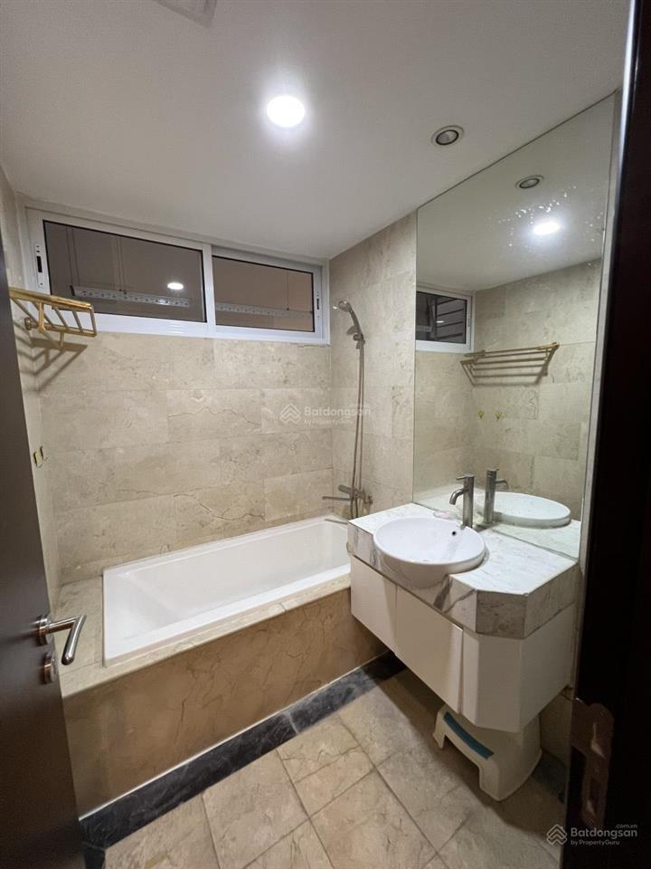 Cho thuê lâu dài căn hộ 2 phòng ngủ, 70m, đầy đủ nội thất, giá 12.5tr/th  vào ở được ngay, tầng 19