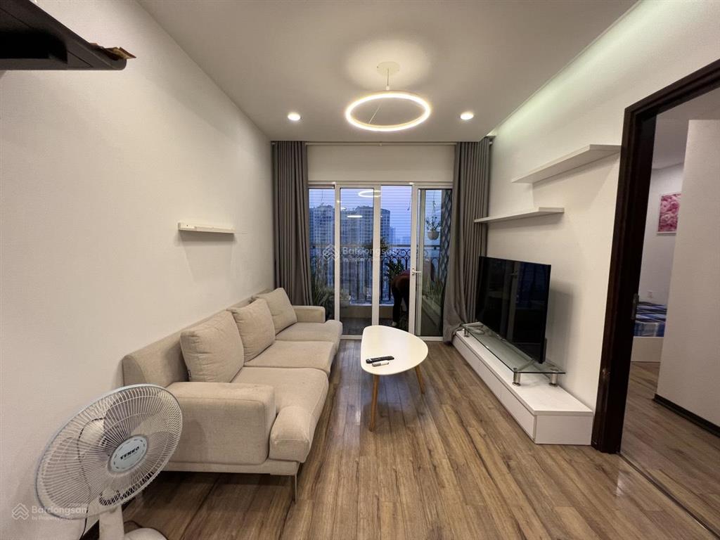 Cho thuê lâu dài căn hộ 2 phòng ngủ, 70m, đầy đủ nội thất, giá 12.5tr/th  vào ở được ngay, tầng 19