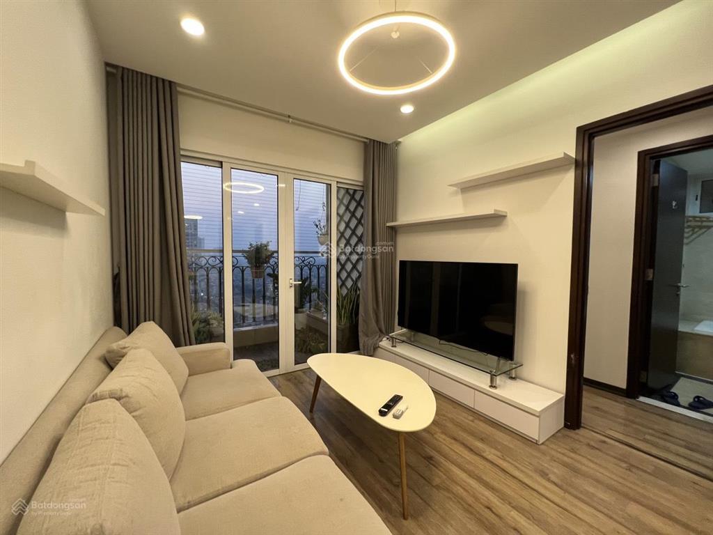 Cho thuê lâu dài căn hộ 2 phòng ngủ, 70m, đầy đủ nội thất, giá 12.5tr/th  vào ở được ngay, tầng 19