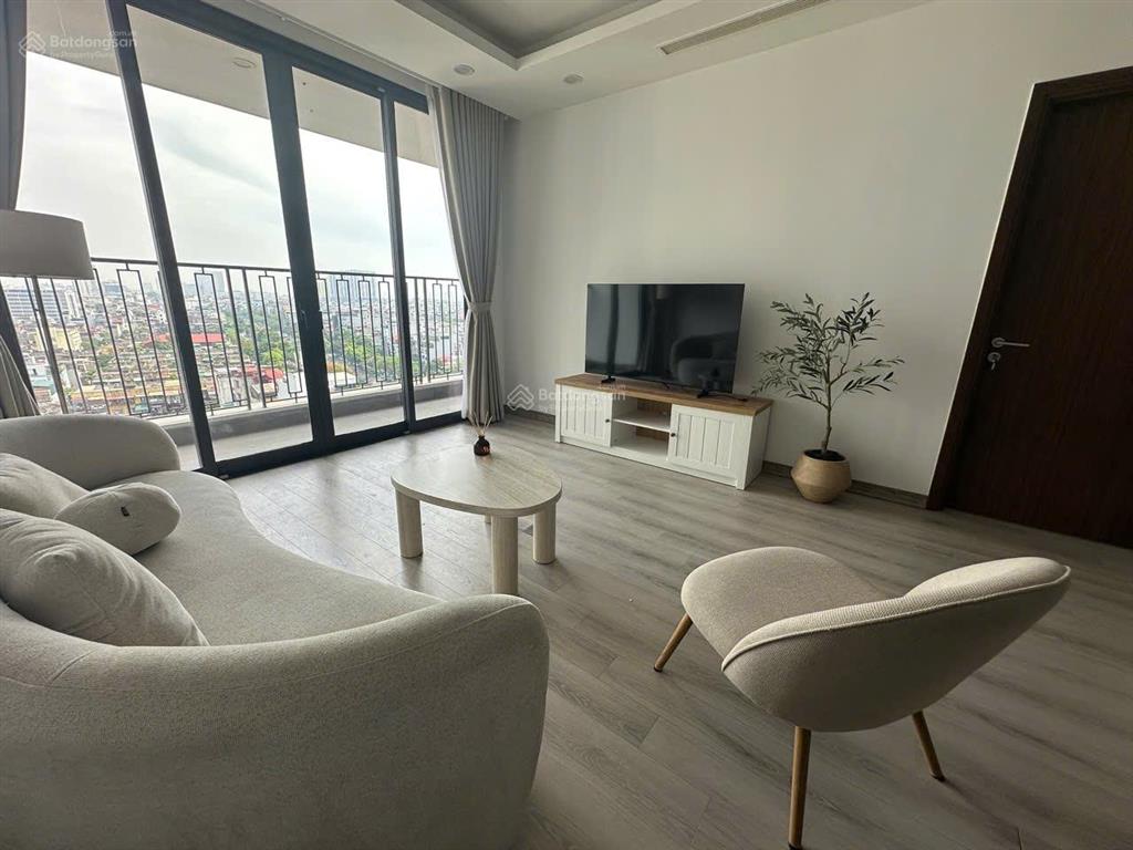 Tìm khách thuê lâu dài căn hộ 3 phòng ngủ, full nội thất, vào được ngay, có slot ô tô  giá 20tr/th