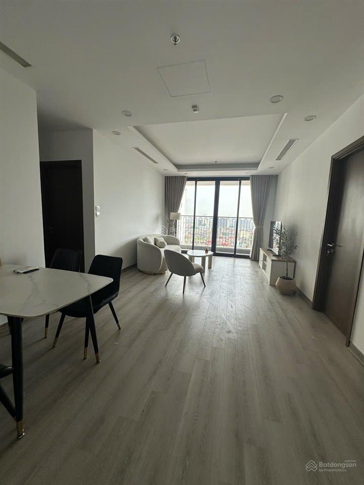 Tìm khách thuê lâu dài căn hộ 3 phòng ngủ, full nội thất, vào được ngay, có slot ô tô  giá 20tr/th
