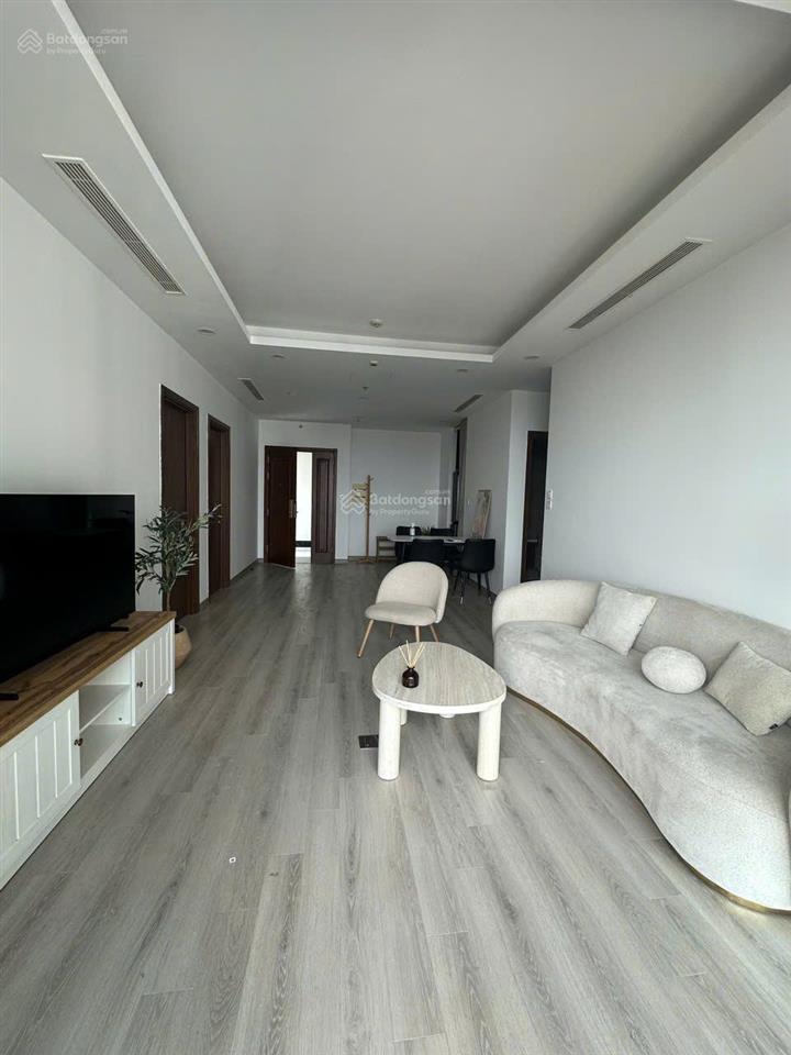 Tìm khách thuê lâu dài căn hộ 3 phòng ngủ, full nội thất, vào được ngay, có slot ô tô  giá 20tr/th