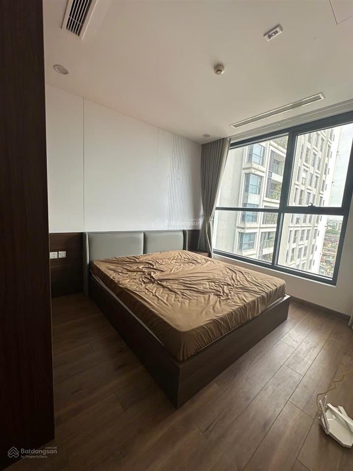 Tìm khách thuê lâu dài căn hộ 3 phòng ngủ, full nội thất, vào được ngay, có slot ô tô  giá 20tr/th