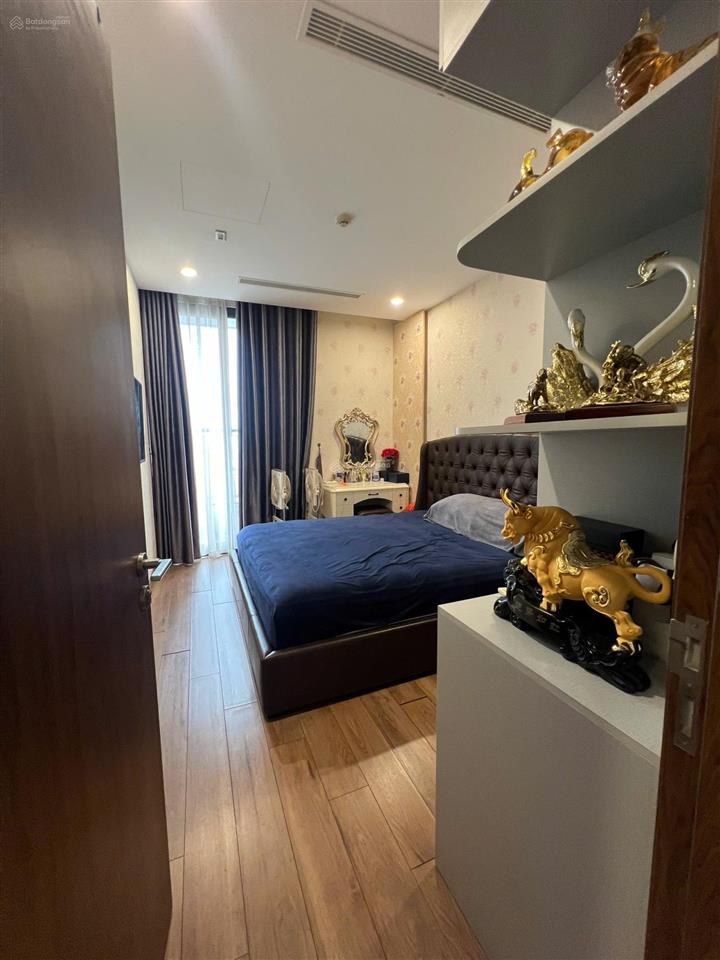 Bán căn hộ 3pn, 105m, tầng 24, sân vườn riêng của tầng, full nội thất, có slot ô tô, giá 13,5 tỷ