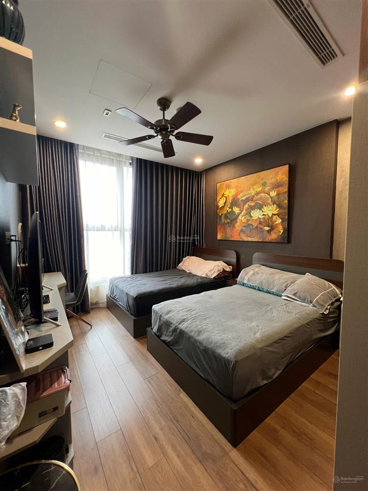 Bán căn hộ 3pn, 105m, tầng 24, sân vườn riêng của tầng, full nội thất, có slot ô tô, giá 13,5 tỷ