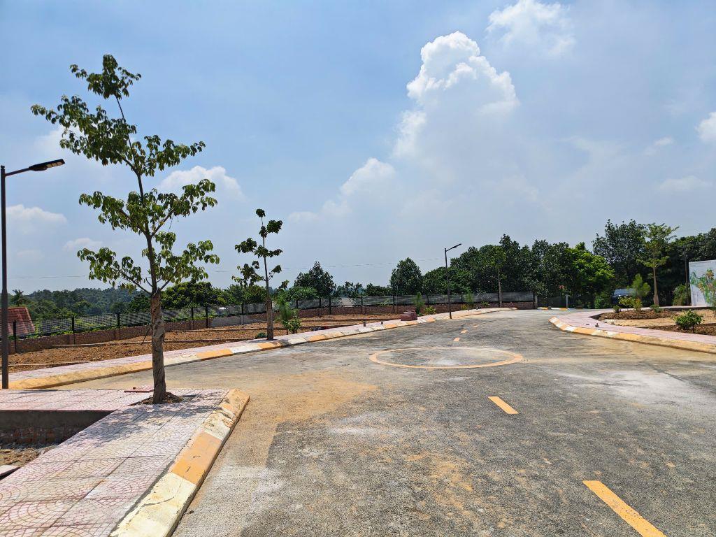 Gần QL21 và khu CNC, Lô Hòa Lạc 100m2 giá 3 tỷ 8