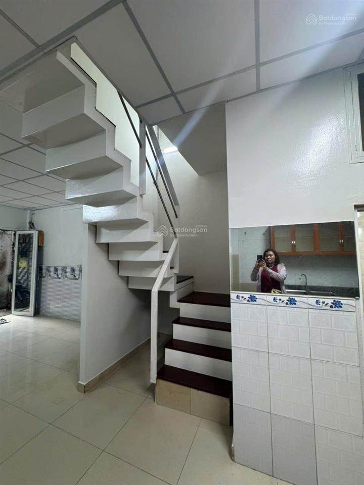 Bán nhà tân phú hẻm đường âu cơ 35m2 chỉ 3,2 tỷ 2 tầng ở ngay