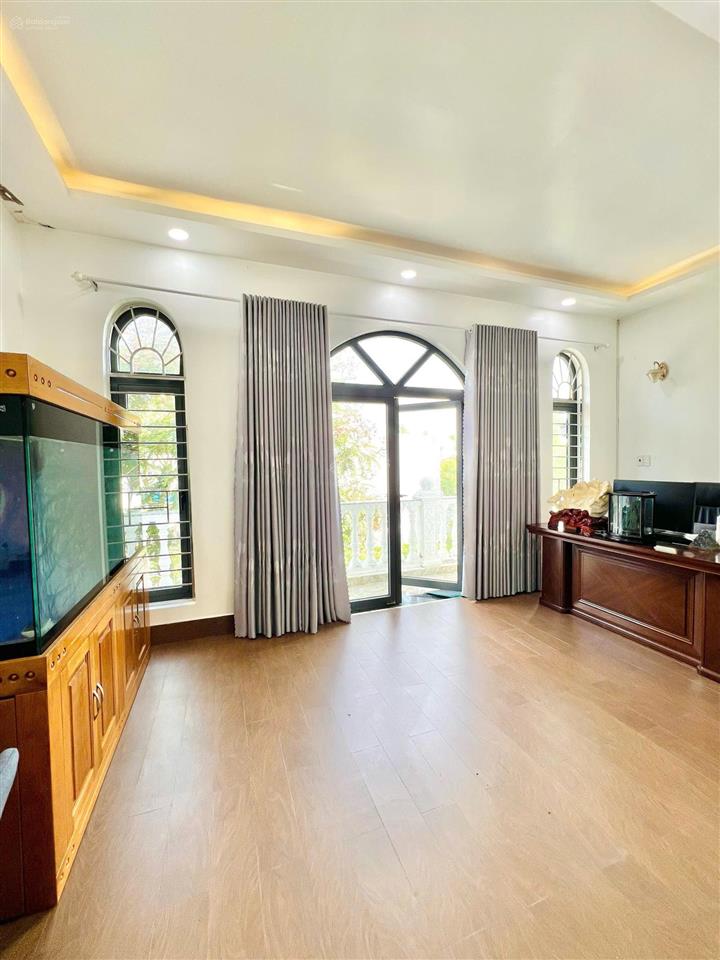 Bán nhà thiết kế tân cổ điển. đã hoàn công. sang tên nhanh. khu đô thị five star eco city 1